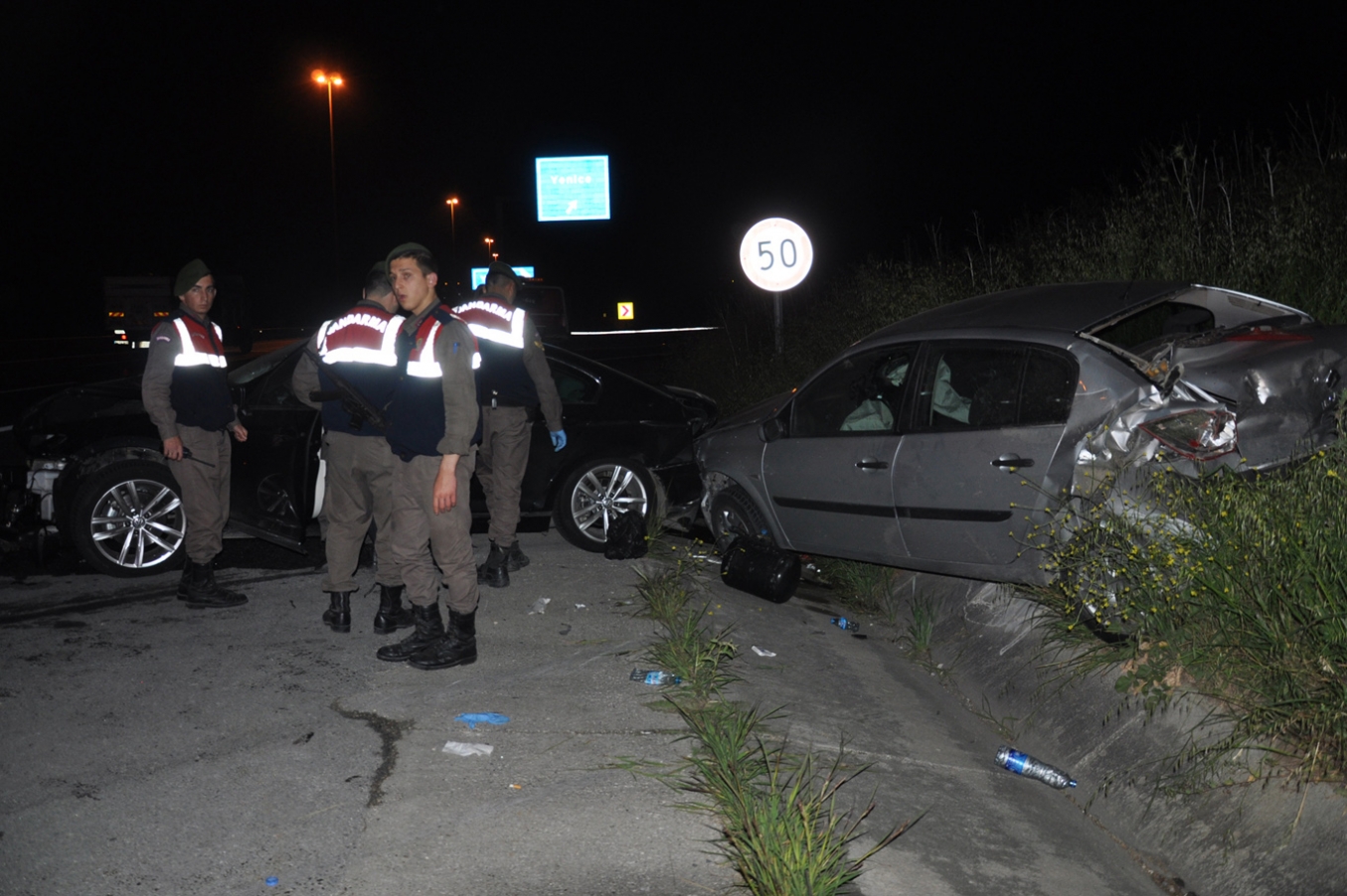 Tarsus'ta zincirleme kaza: 5 ölü, 9 yaralı (Yenilendi) Tarsus'ta zincirleme kaza: 5 ölü, 9 yaralı (Yenilendi)